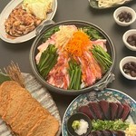 藁焼きカツオの塩タタキと今治焼き鳥が味わえる。
2時間飲み放題付きのお得な内容。