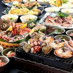 藁焼きカツオの塩タタキと海賊焼きが味わえる。
2時間飲み放題付きのお得な内容。