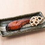 特製のだし醤油で焼き上げます。