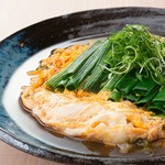 旬のお野菜を玉子でとじました。お野菜の甘みを感じてください。