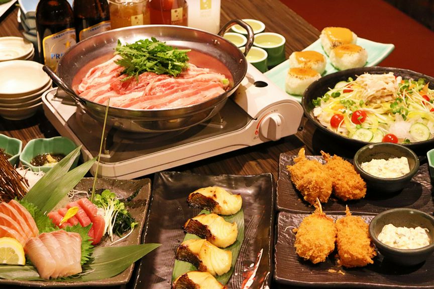 生本マグロ入りの「お刺身5種盛り」や蟹爪フライなど、ちょっと豪華なご宴会コース♪