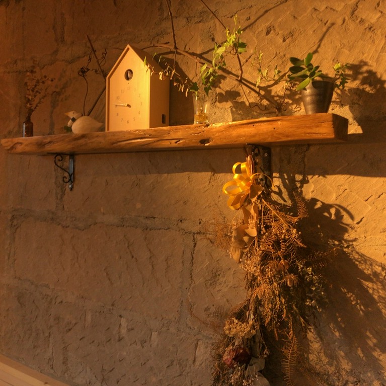 まるで絵本の世界のような店内