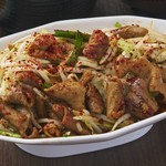 ホルモン100グラム：858円
ホルモン200グラム：968円
ホルモン300グラム：1,089円

濃いめの味噌ダレに、一味をピリッ。ぷりっと旨いホルモンを豪快に炒めた、旨辛おつまみ
