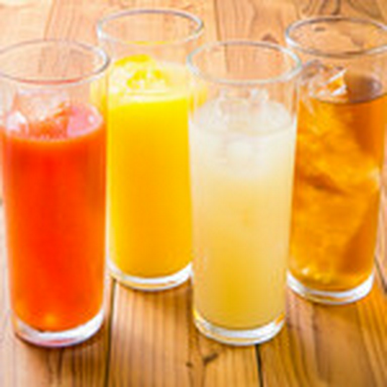 カシス（ウーロン茶／オレンジ／ソーダ）