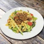 ~冷たい沖縄そばが入ったサラダです~