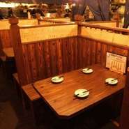 賑やかな雰囲気の中で、食事や会話を存分に楽しめるお席です。仕切りがあるので周りも気になりません◎