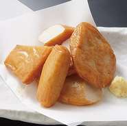 外は香ばしく、中はふんわり。魚の旨みがじんわり広がる、定番おつまみ！