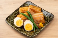 沖縄料理の定番中の定番！琉球王朝時代より今に伝わる豚肉料理の代表格。