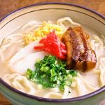ジュワッと広がる肉汁に甘酢タレとタルタルソースがたまらない！