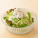 ・わさびのネギトロサラダ：770円
・［自家製ツナたっぷり！］手作りツナのグリーンサラダ：660円
・寿司屋の海鮮ポテトサラダ：770円
※画像は「手作りツナのグリーンサラダ」です。