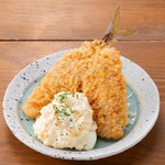 刺身でも食べられるくらい活きのいいアジを丁寧に衣を付けてカラリと揚げました！