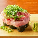とろける美味しさ。かっぱ巻の上にたっぷりネギトロのせてます！ぜひ食べてほしい一品です。
