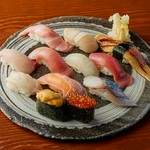 ・大トロ
・中トロ
・赤身
・真鯛
・ホタテ
・ぶり
・特大煮穴子
・生エビ
・自家製〆鯖
・サーモン
・イクラ
・ウニ