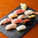 ・大トロ
・中トロ
・赤身
・ブリ
・ホタテ
・イクラ
・ウニ
・生エビ
・自家製〆鯖
・エンガワ