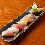・中トロ
・イカ
・赤身
・サーモン
・蒸しエビ
・つぶ貝
・ネギトロ
・アジ