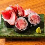 まぐろの旨味をぎっしり巻いた贅沢な巻き寿司です！