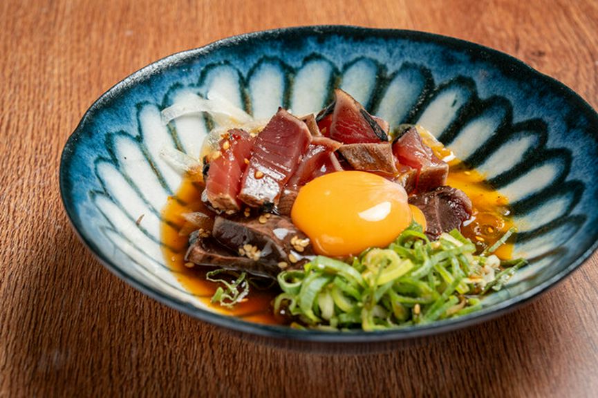 藁焼きカツオユッケ