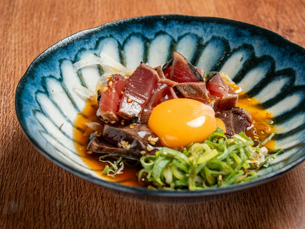 藁焼きカツオユッケ