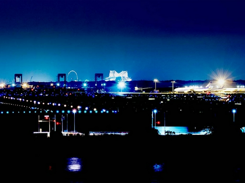 羽田空港や工場夜景を一望できる特別な空間