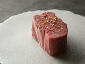 肉のプロフェッショナルが推薦する逸品と臨場感満点のもてなし