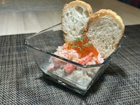 貝と海老、蟹が全部入ったポテトサラダ。お店の名物料理の一つです。