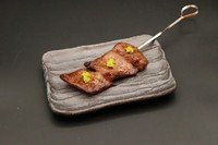 島根県産黒毛和牛モモ肉使用。押さえておきたい1本