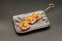 島根県産黒毛和牛モモ肉使用。押さえておきたい1本