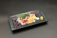 境港産のしめ鯖は脂ものっており、ガリ・シソとの相性抜群！