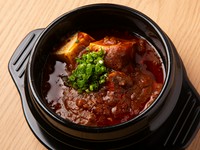 醤（ジャン）から作る本格麻婆豆腐！香りだけでそわそわする逸品！　うさぎやの自信作！