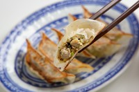 宍道湖産のしじみと島根県産の奥出雲ポークを使用した、山陰餃子です。