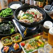 豚骨・鶏ガラから長時間煮込み、白濁させたスープに自信あり！
〆には雑炊・ちゃんぽん麺のご用意がございます。
コースはおつまみから冷菜、デザート
さらに飲み放題も付いて満足の内容となっております！