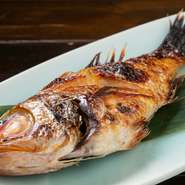 富山県氷見漁港で水揚げされた新鮮な魚介類を、日替わりのオススメメニューで随時入荷しています。鮮度の良い上質な魚や肉とこだわりの味噌を使った、味わい深い色々な逸品料理をゆっくりと楽しんで。
