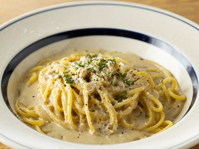 オープン以来、変わらず人気の『ズワイガニとカニミソのクリームパスタ』