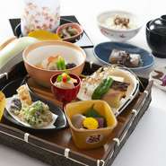 親しい方と、ご家族と、どうぞ。日本料理「松風」のはんなりとした京料理をご堪能ください。