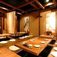 掘りごたつ式の座敷をご用意しております。会社の接待もちろん、親しい仲間との宴会や家族、親せきの集まりにおすすめです。