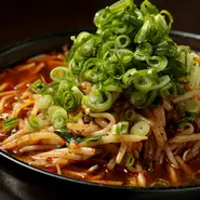 麺は中太麺でのびた感じにならない特殊な麺。野菜マシマシで麺が2倍と食べ応え充分です。