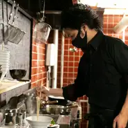 「ラーメン店といえば、あまり接客が良くないと思われがちですが、そう思わせないような丁寧な接客を心がけています」という熊木氏。気持ちの良いあいさつで出迎えてくれ、帰るときにはお見送りまでしてくれます。