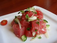 鮪の刺身のハワイアンスタイル