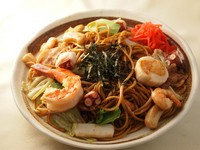 豚・イカ・海老・帆立・たこ
※大盛（1.5人前）各2,650円
※画像は『スペシャル焼きそば』です。