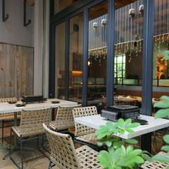 気持ちの良いテラス席は、日常を忘れさせてくれる場所