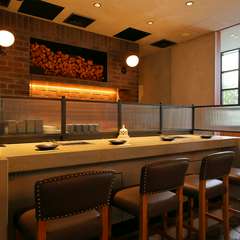 シックなインテリアと心地良い照明がデートにピッタリ