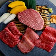 多彩なメニューが、皆の笑顔を引き出してくれます。大切な人たちと共に過ごす特別なひとときにぴったりの焼肉店。大人数でもゆったりと座れる席配置で、場を和ませてくれます。