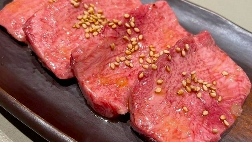 選りすぐりのタン芯のみを贅沢に使用し、深い満足感をもたらす『上タン』