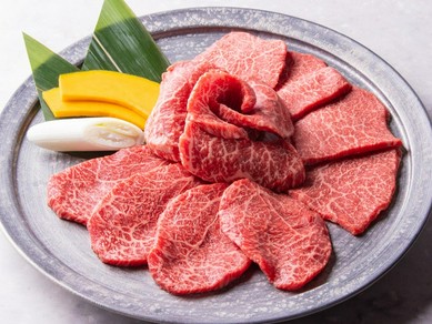 選りすぐられた赤身肉の魅力を存分に味わえる一皿『本日の肉三種盛り』