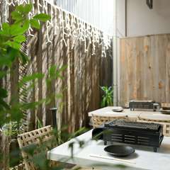 季節感を感じられるテラス席