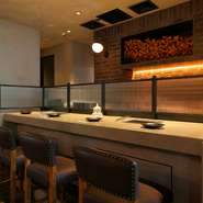 厳選された和牛を提供しており、質問を受ければ丁寧に説明を行います。落ち着いた雰囲気の店内ではリラックスしながら食事を楽しめるように、個室も完備し臨機応変に対応。