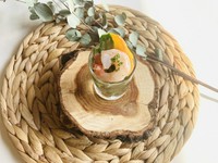 栃木産の地野菜と小海老をカクテル仕立てにした冷前菜。彩りも可愛い一品。