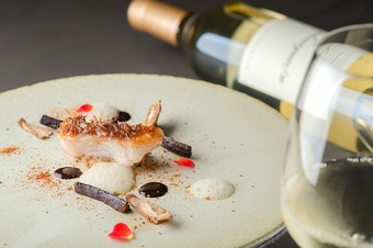 北海道の特別な食材と全国の最高峰の食材を合わせたクリエイティブな料理