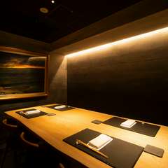 スタイリッシュな個室を一室。6名様まで入室可能