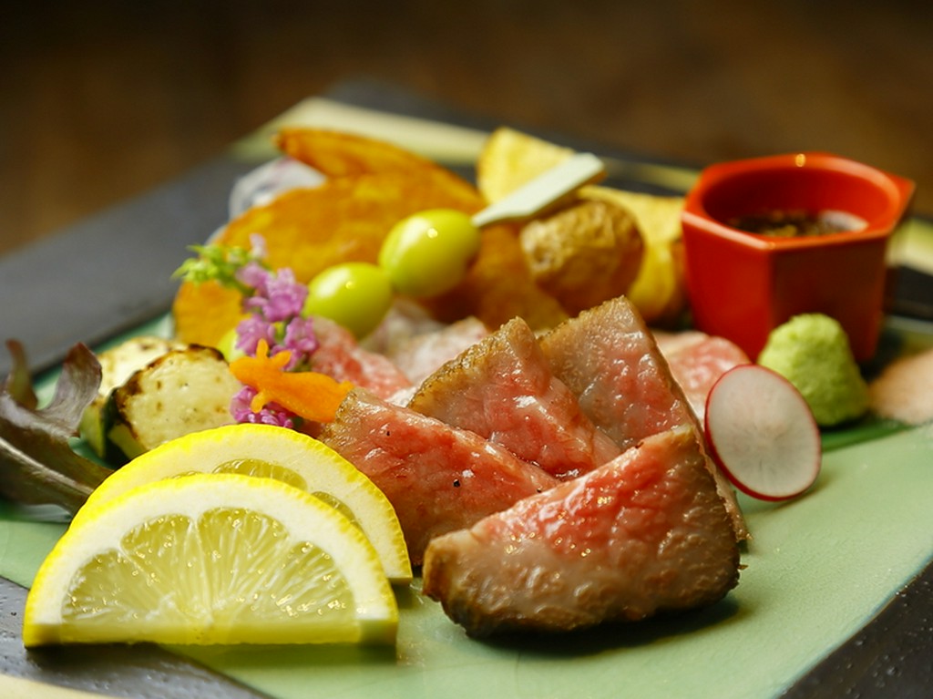 熊本県産ブランド食材をはじめ、地元の魅力を盛り込んだメニュー